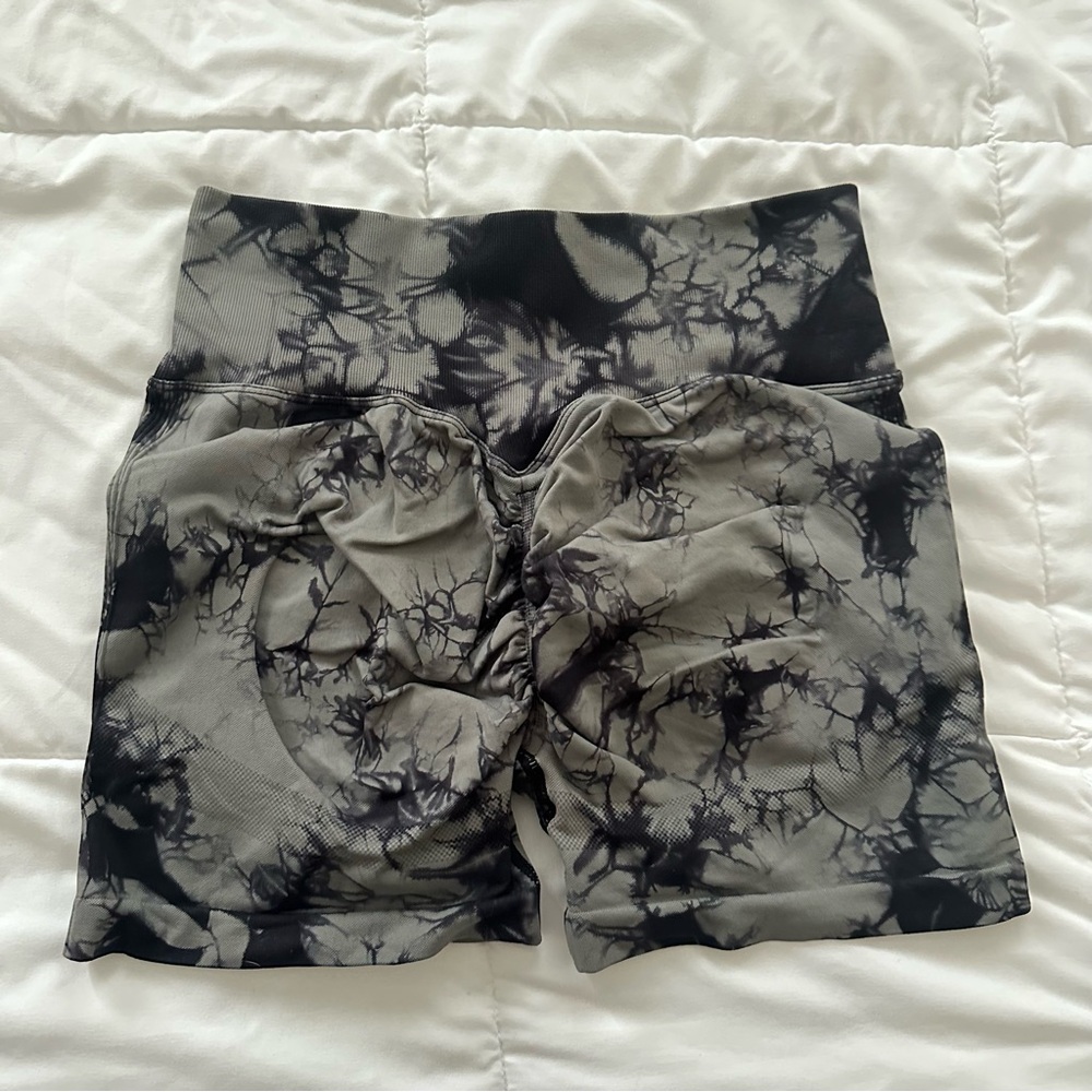 Yeoreo Black Tie Dye Gym Shorts Large